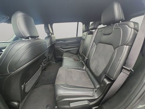 Used 2024 Jeep Grand Cherokee L Laredo image 11