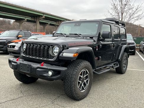 Used 2024 Jeep Wrangler Unlimited Rubicon image 2