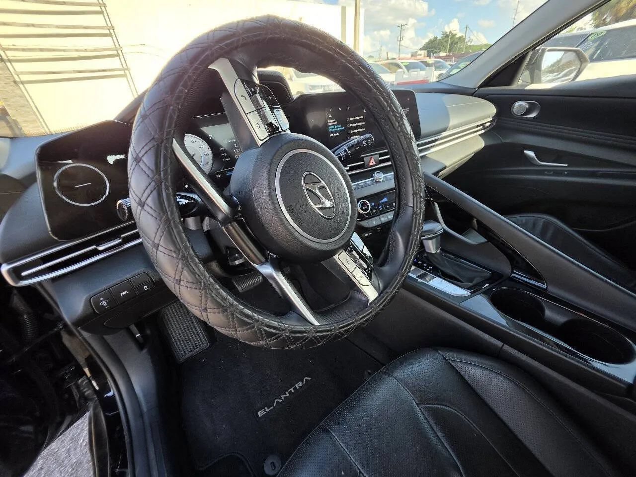 Used 2023 Hyundai Elantra Limited FWD image 5