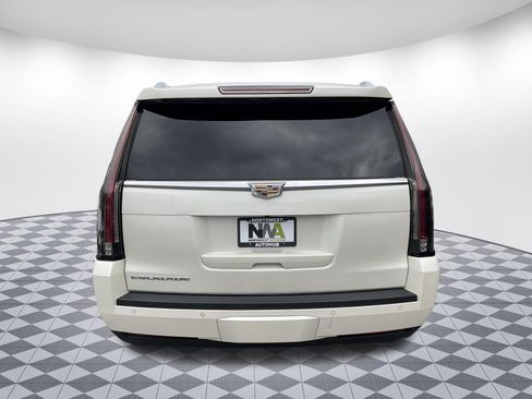 Used 2015 Cadillac Escalade Premium AWD/4WD image 4