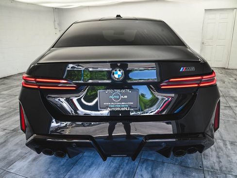 Used 2025 BMW M5 w/ Executive Package AWD/4WD image 5