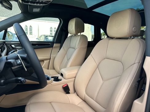 New 2026 Porsche Macan image 5