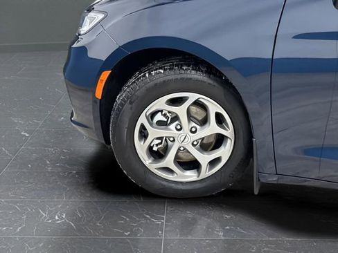 Used 2024 Chrysler Pacifica Limited w/ Trailer Tow Group image 38