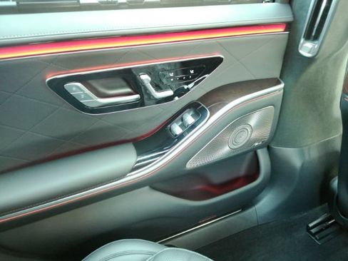 Used 2024 Mercedes-Benz S 580e 4MATIC Sedan image 39