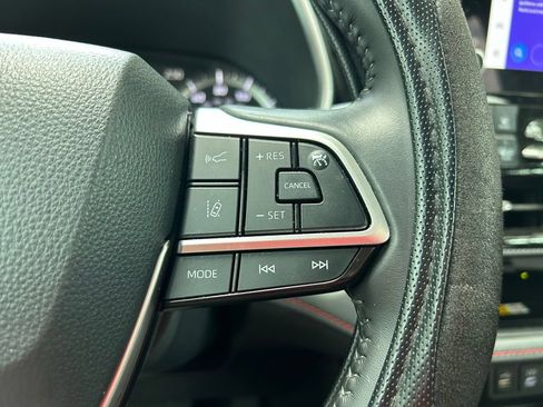Certified 2024 Toyota Highlander XSE FWD image 21