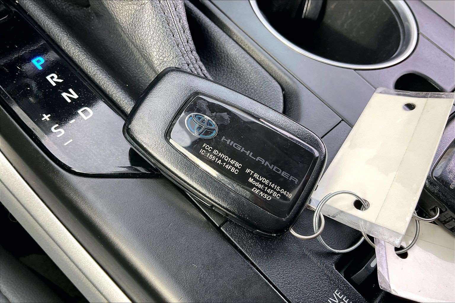 Used 2021 Toyota Highlander XLE AWD/4WD image 14
