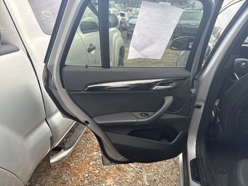 Used 2017 BMW X1 xDrive28i image 9