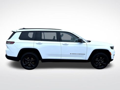 Used 2024 Jeep Grand Cherokee L Altitude AWD/4WD image 5