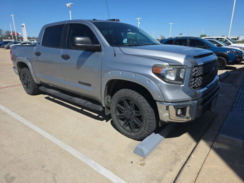 Used 2019 Toyota Tundra SR5 w/ SR5 Upgrade Package image 2