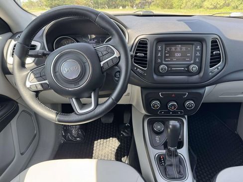 Used 2018 Jeep Compass Latitude w/ Cold Weather Group AWD/4WD image 16