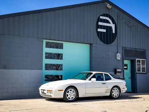 Used 1989 Porsche 944 S2 image 2