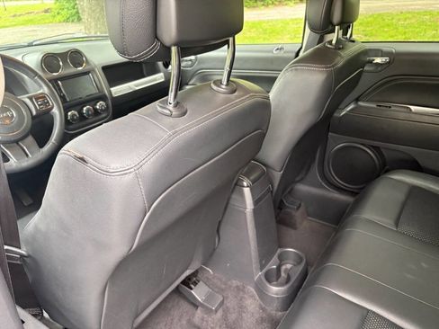 Used 2014 Jeep Compass Latitude w/ Sun/Sound Group AWD/4WD image 17