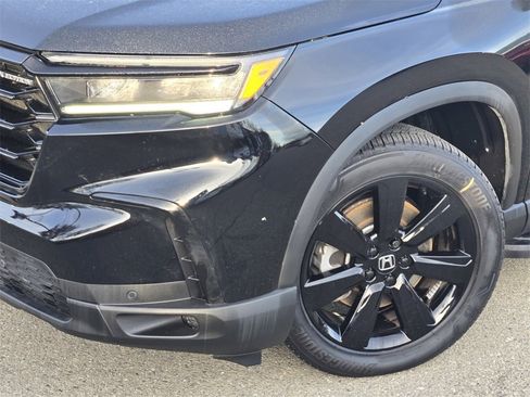 Used 2025 Honda Pilot Black Edition image 9