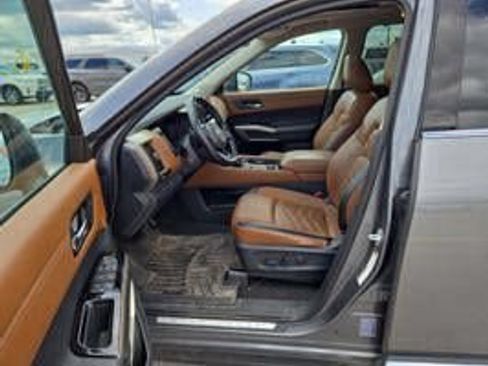 Used 2023 Nissan Pathfinder Platinum AWD/4WD image 9