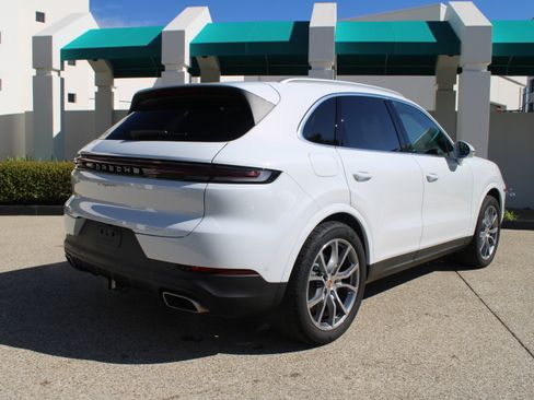 Certified 2025 Porsche Cayenne image 7