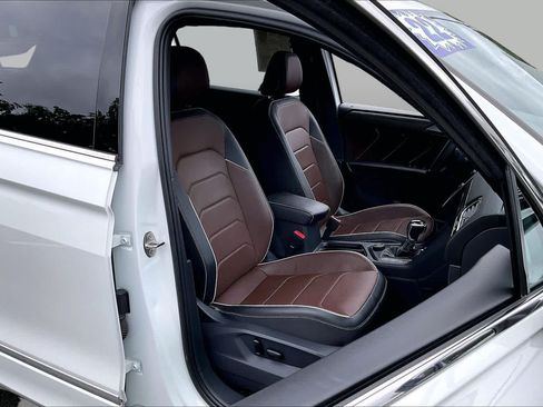 Used 2022 Volkswagen Tiguan SEL R-Line AWD/4WD image 9