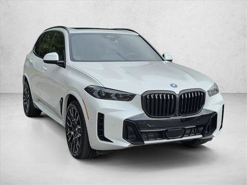 Used 2025 BMW X5 xDrive50e w/ M Sport Package AWD/4WD image 3