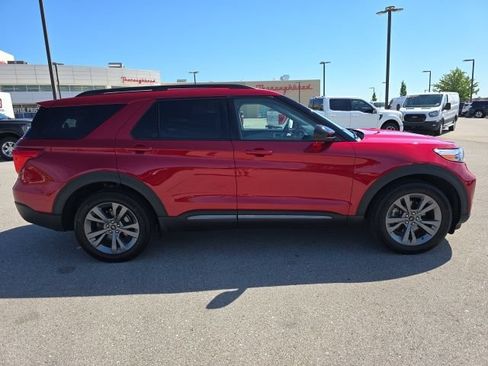 Used 2023 Ford Explorer XLT w/ Equipment Group 202A AWD/4WD image 6