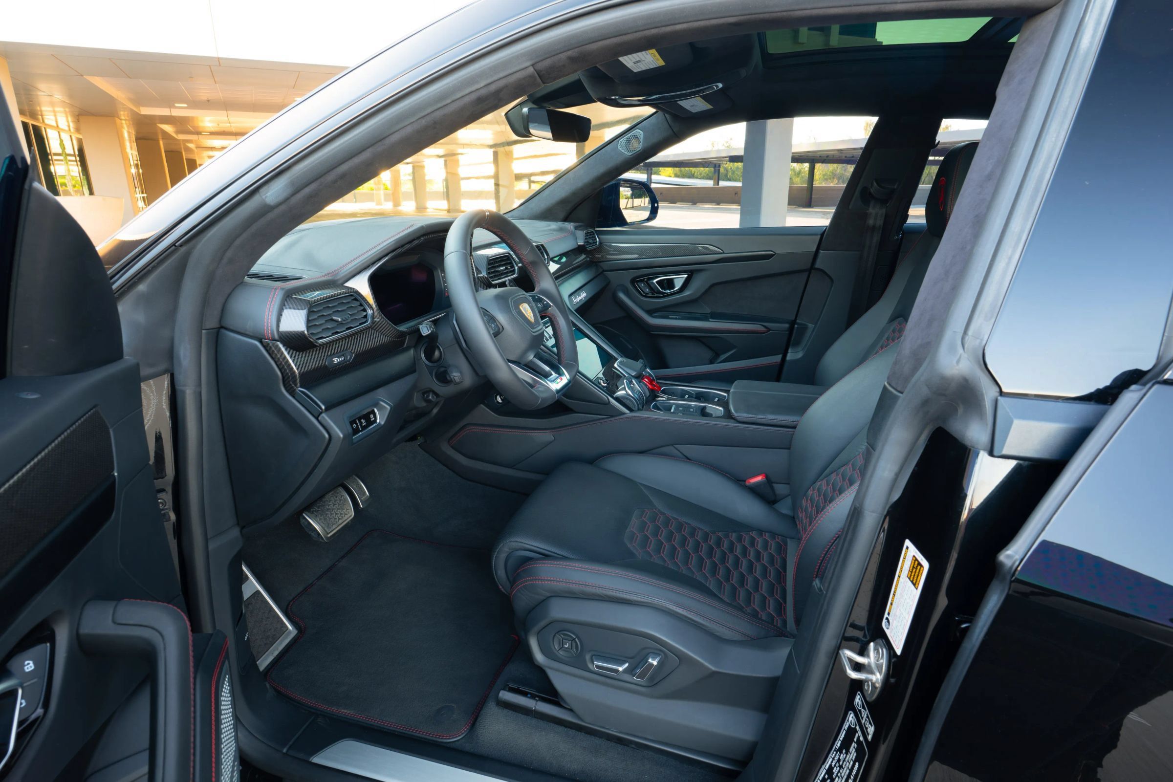 Used 2021 Lamborghini Urus AWD/4WD image 19