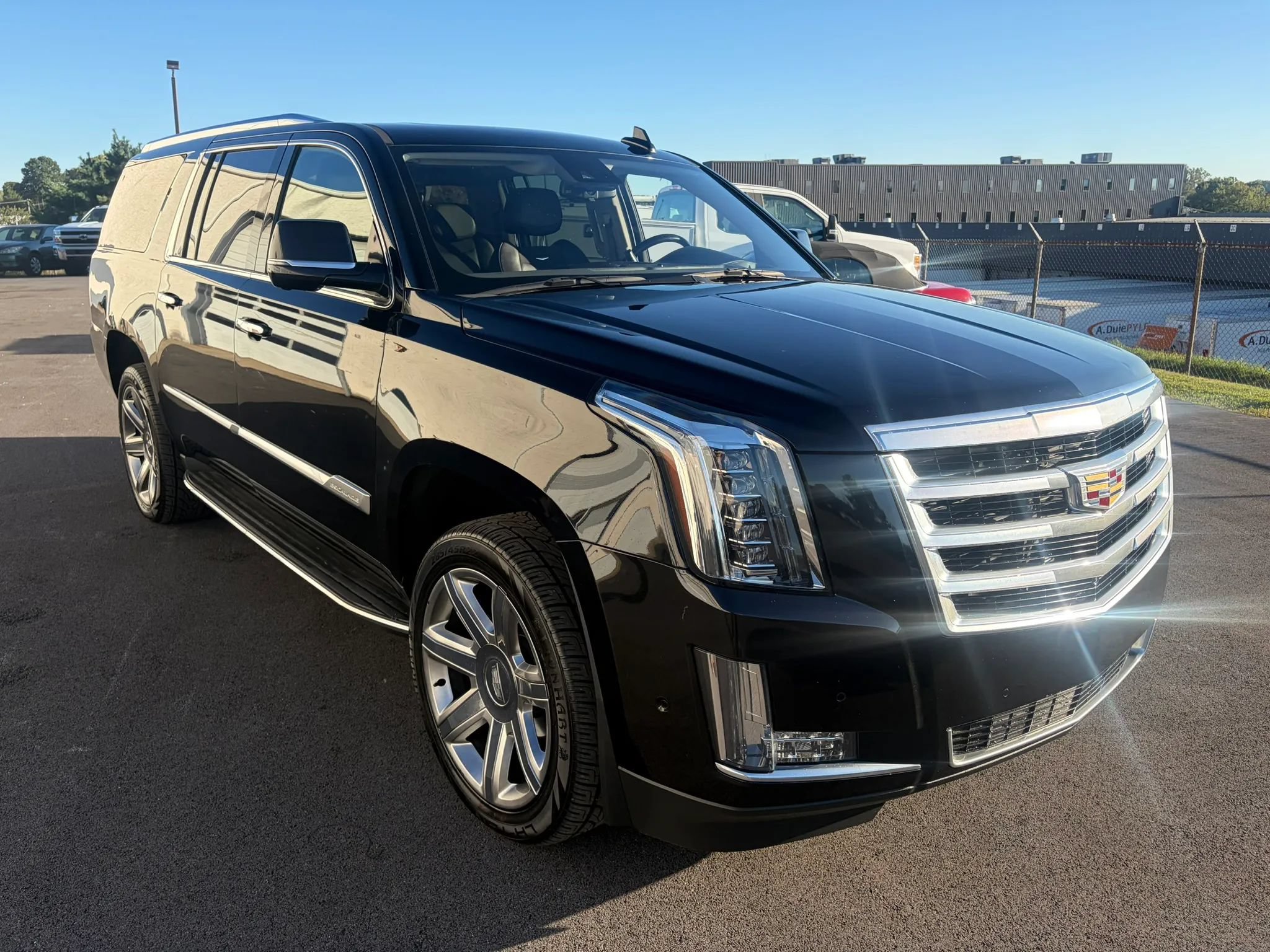 Used 2019 Cadillac Escalade ESV Luxury AWD/4WD image 5