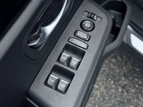 Used 2025 Honda Pilot Touring image 17