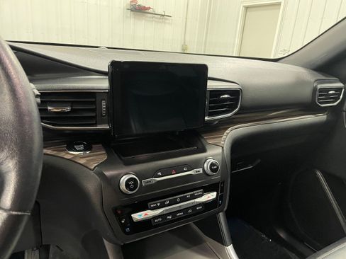 Used 2020 Ford Explorer Limited w/ Class III Trailer Tow Package image 18