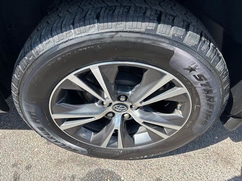 Used 2017 Toyota Highlander LE w/ Protection Package #3 image 20