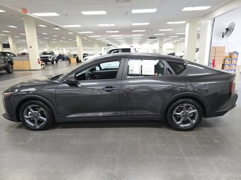 Used 2025 Kia K4 LXS image 6