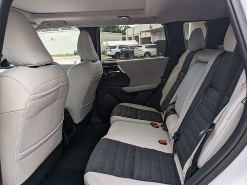 New 2026 Mitsubishi Outlander SE FWD image 14