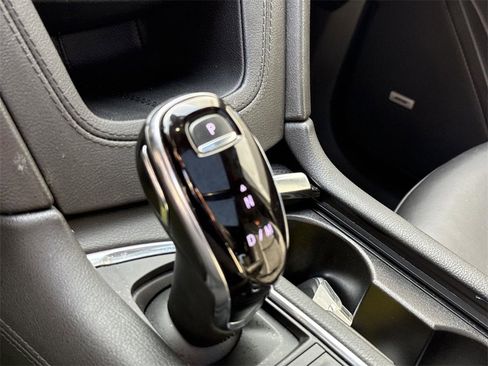 Used 2025 Cadillac XT6 Premium Luxury image 15