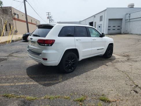 Certified 2018 Jeep Grand Cherokee Altitude AWD/4WD image 15