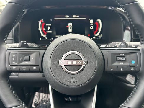 New 2025 Nissan Pathfinder Platinum w/ Black Appearance Package image 29