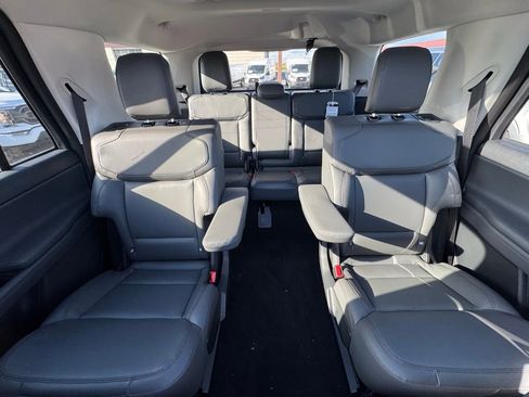 New 2025 Ford Expedition Active image 26