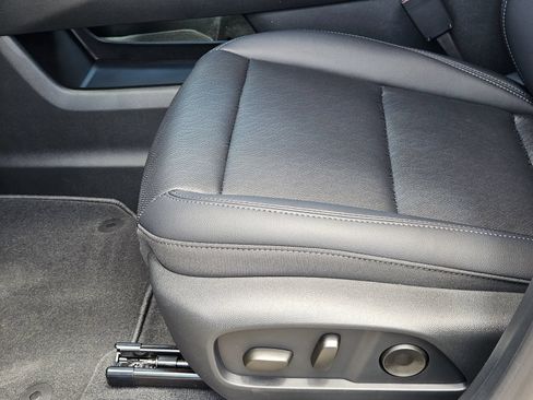 New 2027 Chevrolet Equinox LT w/ Convenience Package II FWD image 24