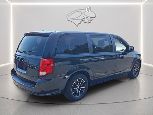 Used 2018 Dodge Grand Caravan SE FWD image 5