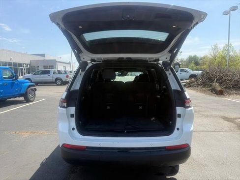Certified 2024 Jeep Grand Cherokee L Altitude AWD/4WD image 46