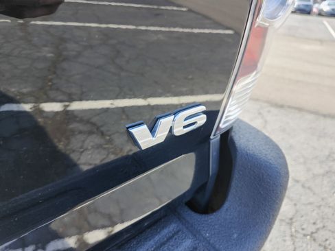 Used 2015 Toyota Tacoma TRD Pro w/ TRD Off-Road Package image 22