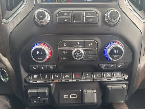 Used 2023 GMC Sierra 2500 Denali w/ Technology Package AWD/4WD image 31