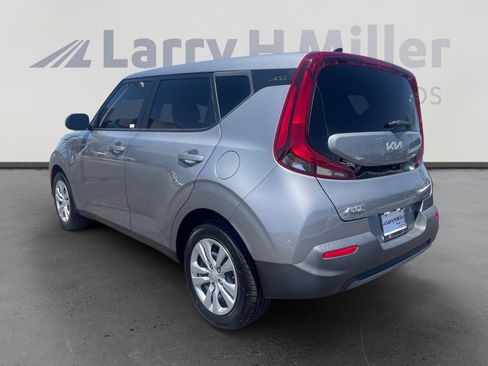 Used 2022 Kia Soul LX FWD image 3