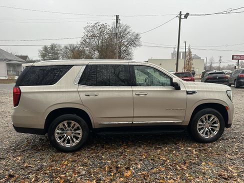 Used 2021 GMC Yukon SLT w/ SLT Premium Package image 7