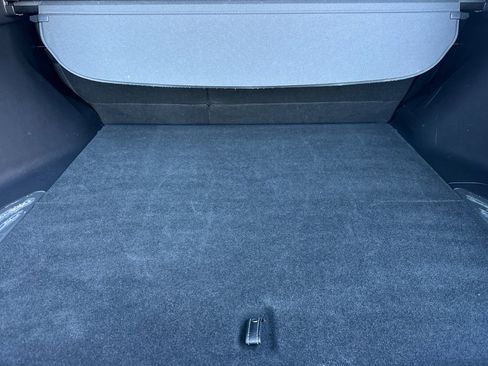 Used 2023 Toyota Venza Limited image 19