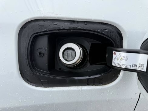 Used 2024 Jeep Compass Latitude image 31