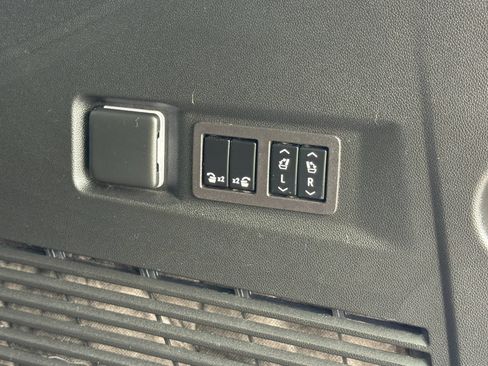 Used 2023 GMC Yukon Denali Ultimate w/ LPO, Floor Liner Package AWD/4WD image 20