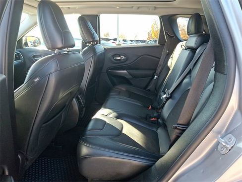 Used 2020 Jeep Cherokee Latitude Plus w/ Comfort/Convenience Group image 10