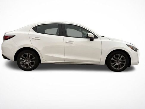 Used 2019 Toyota Yaris LE image 8