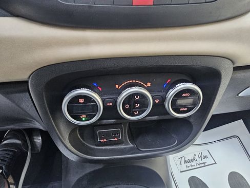 Used 2017 FIAT 500L Lounge w/ Premium Package image 31