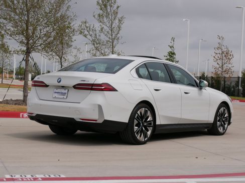 Used 2026 BMW i5 eDrive40 AWD/4WD image 9