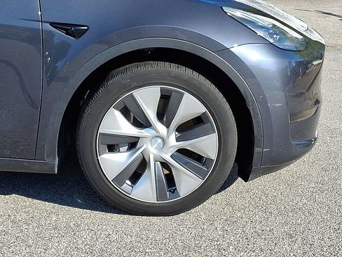 Used 2021 Tesla Model Y Long Range AWD/4WD image 8