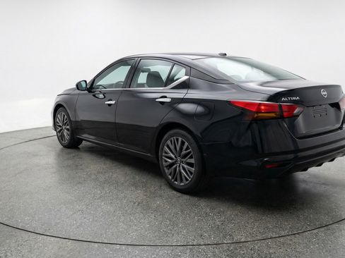Used 2025 Nissan Altima 2.5 SV image 6