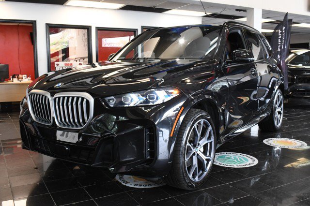 Used 2025 BMW X5 xDrive40i w/ M Sport Package AWD/4WD image 1